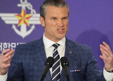 Les opérations militaires de Pete Hegseth ressemblent à du porno gay et Internet n'arrête pas de rire