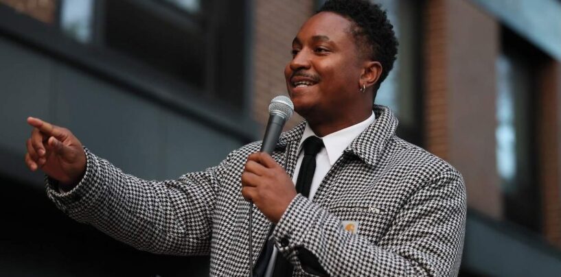 Chi Ossé, membre du Conseil gay noir de New York, dépose une plainte contre Hakeem Jeffries au Congrès