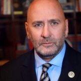 Tout sur le républicain anti-LGBTQ+ Clay Higgins, le seul vote contre Epstein, publie son dossier