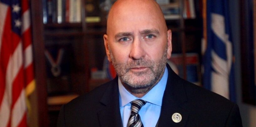 Tout sur le républicain anti-LGBTQ+ Clay Higgins, le seul vote contre Epstein, publie son dossier