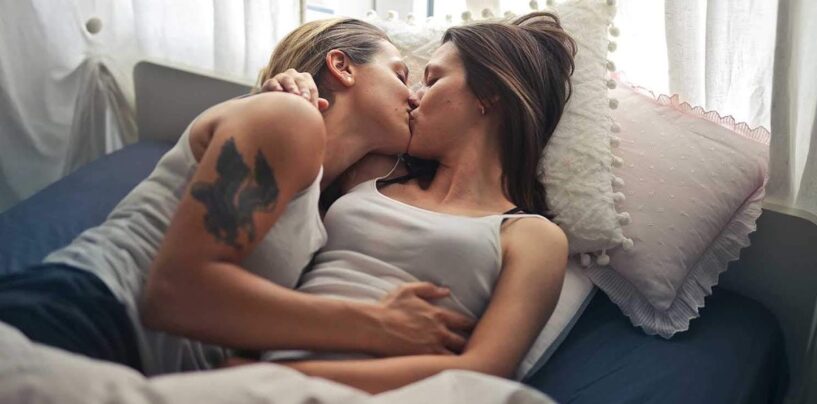 Débloquez un meilleur sexe saphique : 10 conseils pour atteindre un orgasme au point A par des experts du sexe LGBTQ+