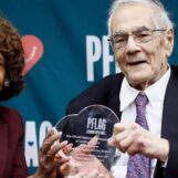 L'icône politique gay Barney Frank félicite le législateur démocrate pour avoir « réfuté les efforts des fanatiques »