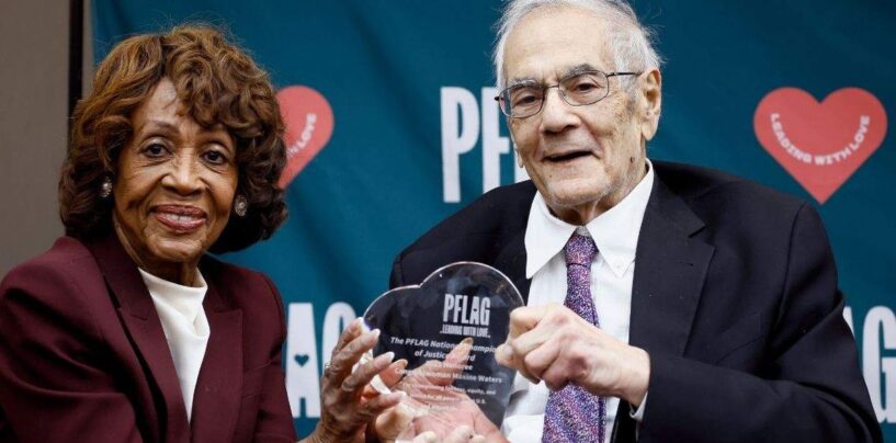 L'icône politique gay Barney Frank félicite le législateur démocrate pour avoir « réfuté les efforts des fanatiques »