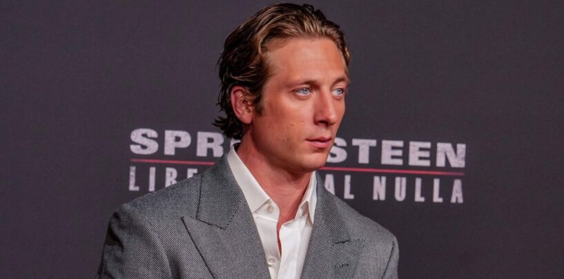 Jeremy Allen White montre son corps sexy dans une nouvelle séance photo torride