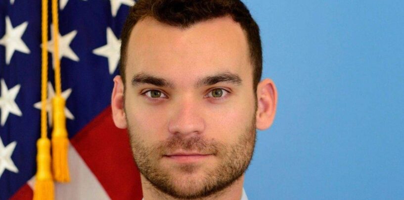 Un agent stagiaire décoré du FBI licencié à cause du drapeau de la fierté prévient que la nouvelle « peur de la lavande » se propage « comme une traînée de poudre »
