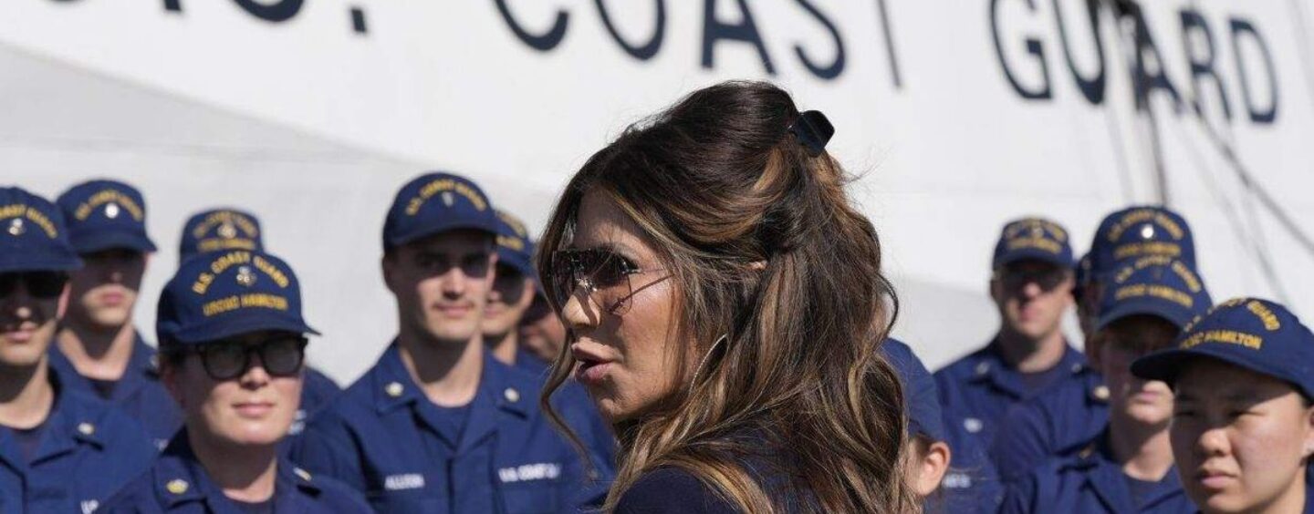 La nouvelle politique de la Garde côtière américaine est acceptable avec quelques croix gammées et nœuds coulants, mais pas avec les militaires transgenres