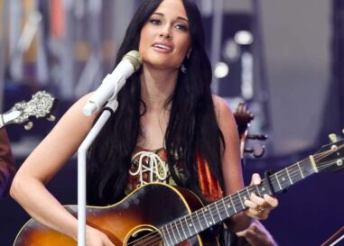 La chanteuse Kacey Musgraves admet qu'elle est tombée sur un lieu de drague gay et y est restée