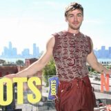 La star de Gay Boots, Miles Heizer, dit qu'il est dans l'Out100 pour avoir joué « un adolescent chauve à la télévision »