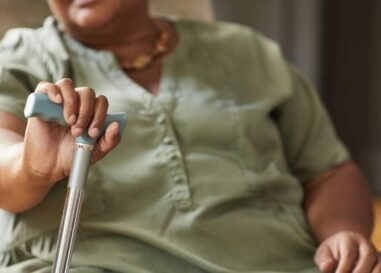 Les personnes trans et les personnes de couleur ont été discrètement rayées du plan national de soins