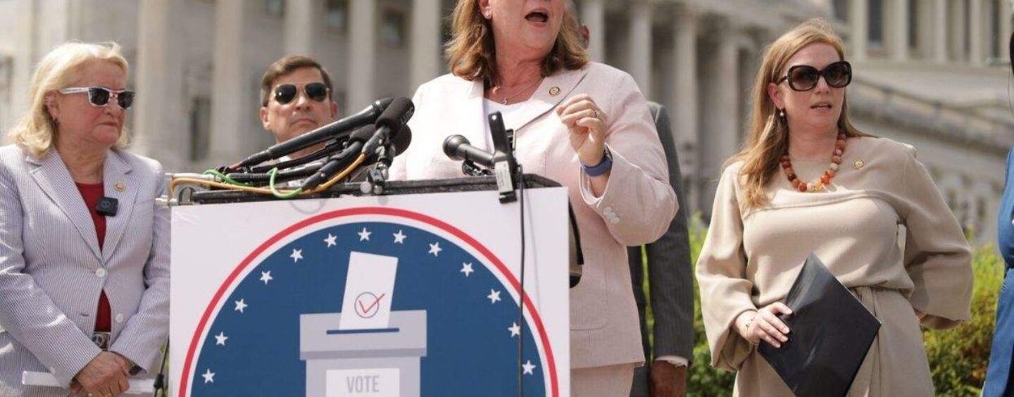 La première députée LGBTQ+ du Sud se bat contre les efforts du GOP pour l'exclure du Congrès