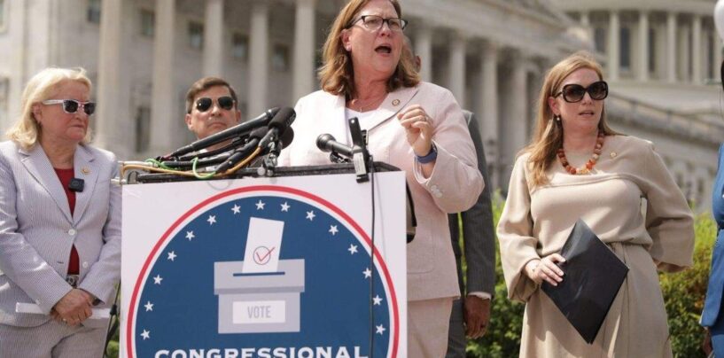 La première députée LGBTQ+ du Sud se bat contre les efforts du GOP pour l'exclure du Congrès