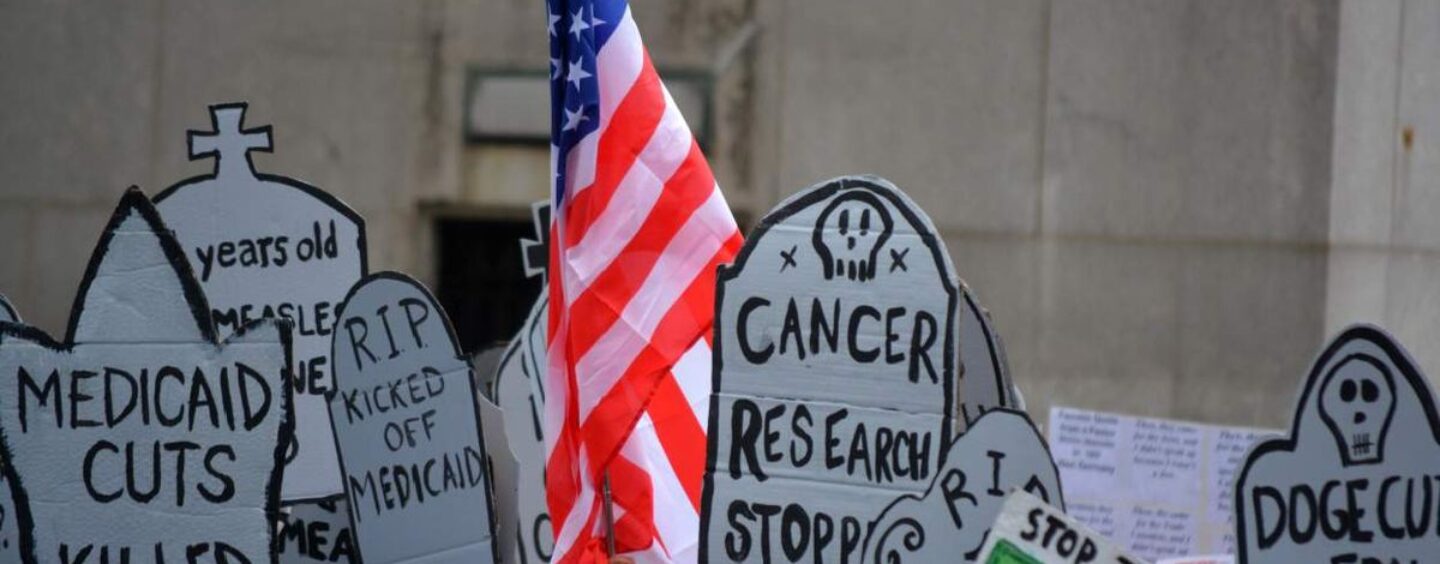 DOGE a disparu, laissant derrière lui 300 000 travailleurs fédéraux licenciés, 600 000 décès de l'USAID et bien plus encore.