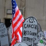 DOGE a disparu, laissant derrière lui 300 000 travailleurs fédéraux licenciés, 600 000 décès de l'USAID et bien plus encore.