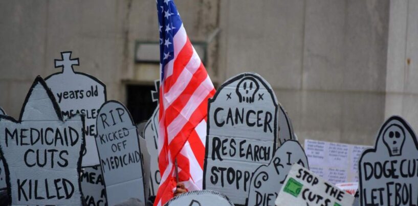 DOGE a disparu, laissant derrière lui 300 000 travailleurs fédéraux licenciés, 600 000 décès de l'USAID et bien plus encore.