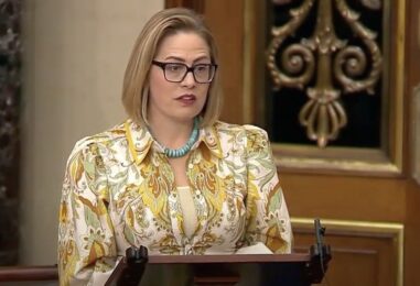 Où est maintenant l’ancienne sénatrice bi-américaine Kyrsten Sinema ?