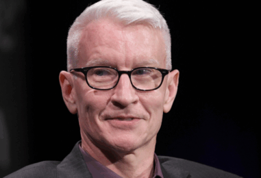 Anderson Cooper pleure lors d'un entretien avec la veuve d'Andrea Gibson