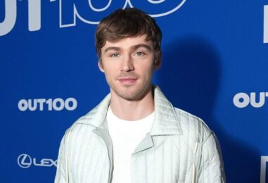 Miles Heizer dit qu'il est prêt à filmer des scènes sexy dans la saison 2 de Boots