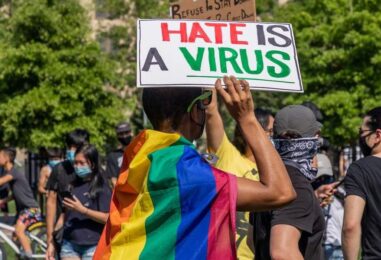 Les démocrates et les groupes de défense des droits accusent le ministère de la Justice de Trump d'ignorer les crimes haineux