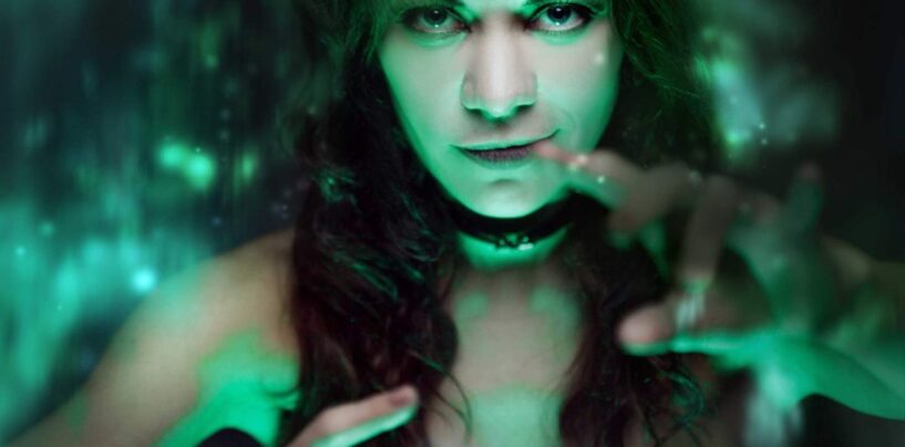 4 façons d'améliorer vos relations queer et votre vie amoureuse grâce à la sorcellerie