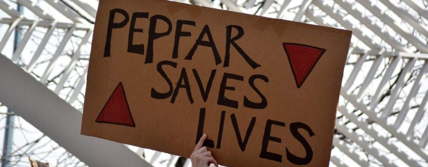 Les coupes budgétaires pourraient entraîner 3,3 millions d'infections supplémentaires au VIH d'ici 2030 (rapport)