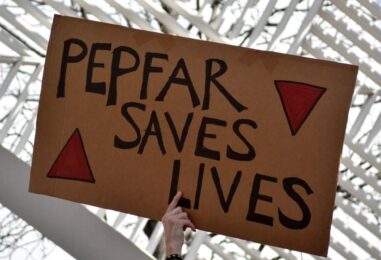 Les coupes budgétaires pourraient entraîner 3,3 millions d'infections supplémentaires au VIH d'ici 2030 (rapport)