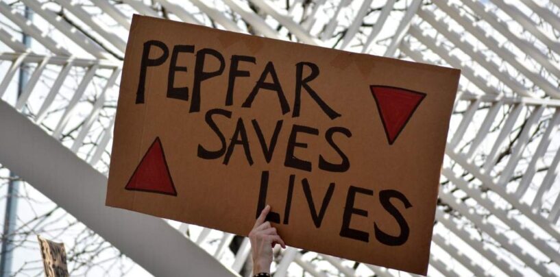 Les coupes budgétaires pourraient entraîner 3,3 millions d'infections supplémentaires au VIH d'ici 2030 (rapport)