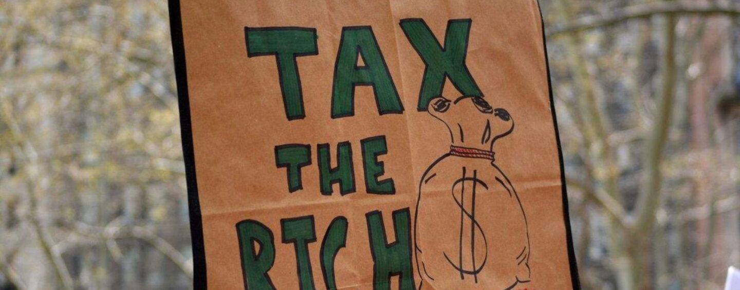 Comment un message commun de « Taxer les riches » pourrait rendre la vie plus abordable et remporter les élections