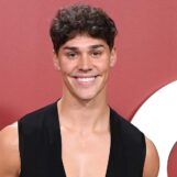 Noah Beck prépare ses pièges à soif torrides et embrasse son côté féminin