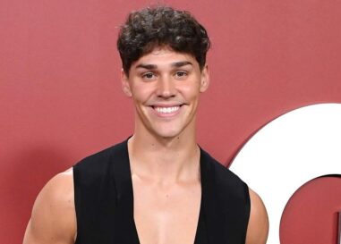 Noah Beck prépare ses pièges à soif torrides et embrasse son côté féminin