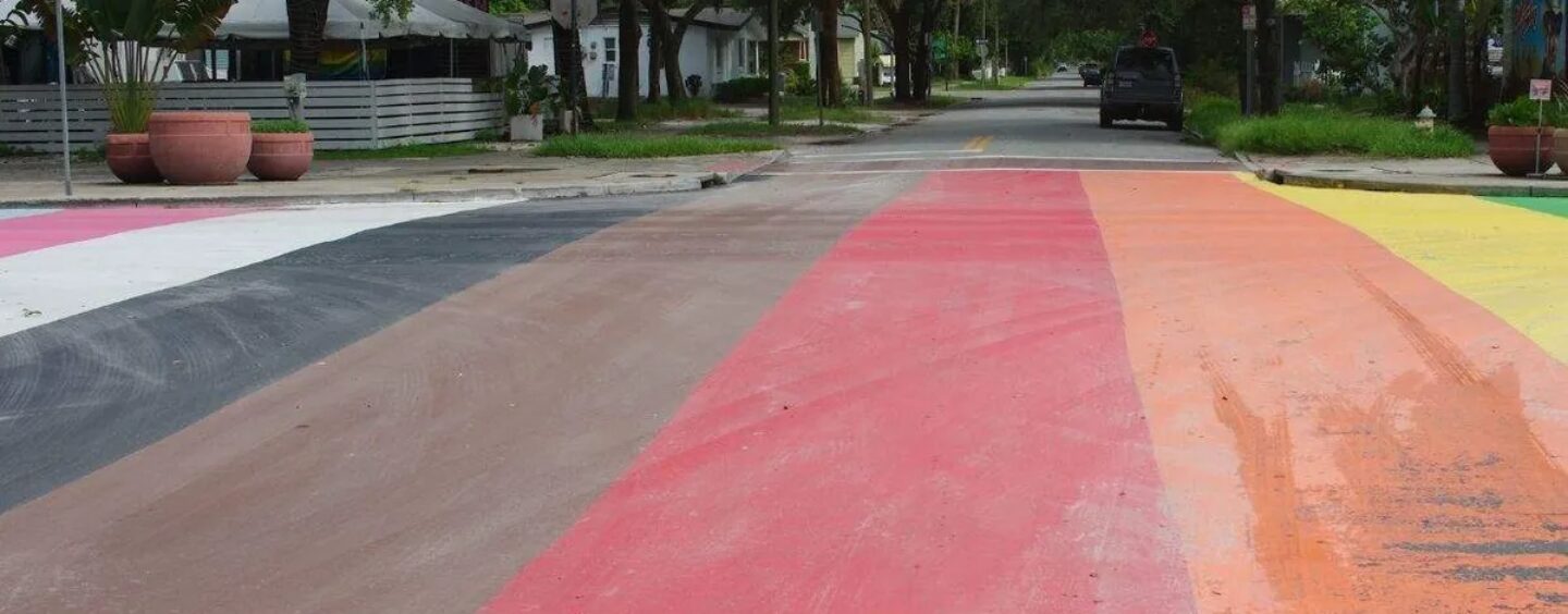 La communauté du Maryland indignée après la suppression « sectaire » du passage pour piétons arc-en-ciel tôt le matin