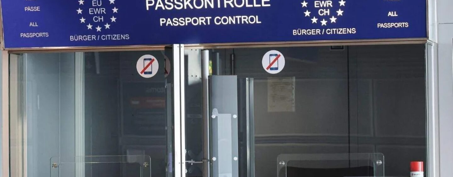 De plus en plus de personnes LGBTQ+ envisagent discrètement de fuir l'Amérique alors que les craintes de fascisme lors du deuxième mandat de Trump augmentent