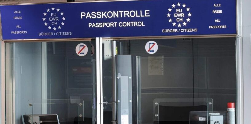 De plus en plus de personnes LGBTQ+ envisagent discrètement de fuir l'Amérique alors que les craintes de fascisme lors du deuxième mandat de Trump augmentent