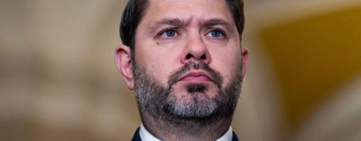 Les fuites de textes de Ruben Gallego se moquant de l'apparence et de la masculinité des démocrates intensifient les inquiétudes concernant leur tempérament