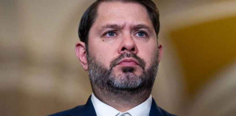 Les fuites de textes de Ruben Gallego se moquant de l'apparence et de la masculinité des démocrates intensifient les inquiétudes concernant leur tempérament