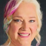 Un vétéran transgenre de l'armée qui se présente comme délégué d'État dans le district rouge du Maryland consiste à se présenter