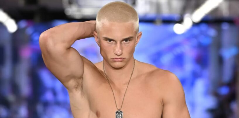 Gavin Croghan se déshabille et porte un slip blanc moulant lors d'une nouvelle séance photo sexy