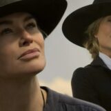 Les stars des Abandons, Gillian Anderson et Lena Headey, veulent rendre les fans lesbiennes fières