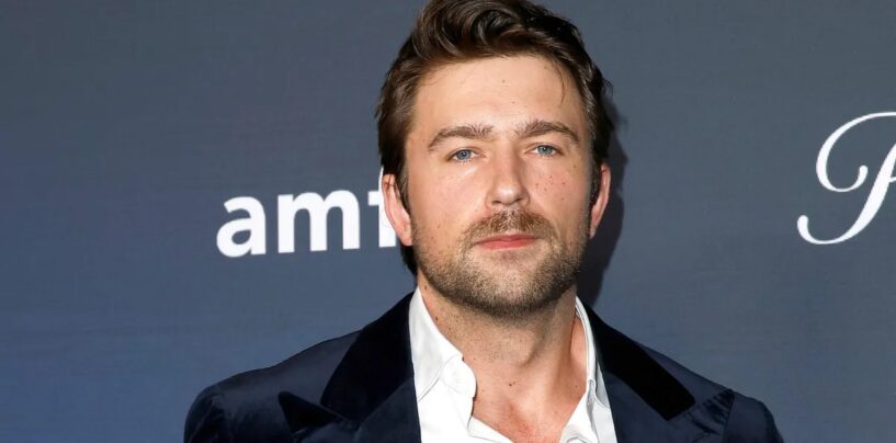 Brandon Sklenar est mouillé dans une nouvelle séance photo sexy qui rend les gays fous