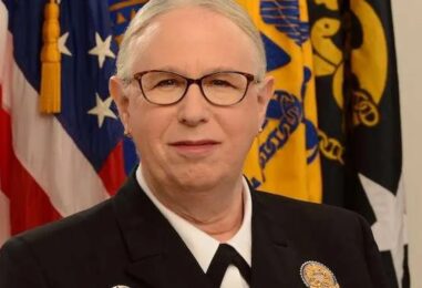 Le HHS remplace le nom sur le portrait officiel de l'amiral transgenre par un nom mort en signe de « mesquinerie et d'intolérance »