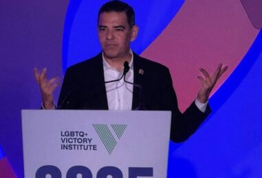 Le député « le plus gay » Robert Garcia et la gouverneure du Maine Janet Mills ciblent Trump lors d’une conférence sur le leadership LGBTQ+