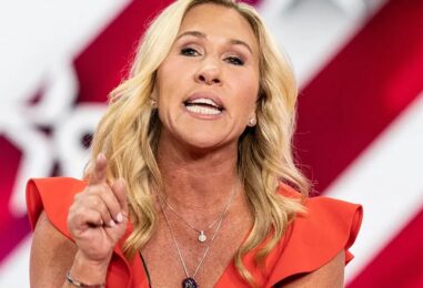 Marjorie Taylor Greene dit que Trump était « extrêmement en colère » suite au vote en faveur de la publication des dossiers d'Epstein