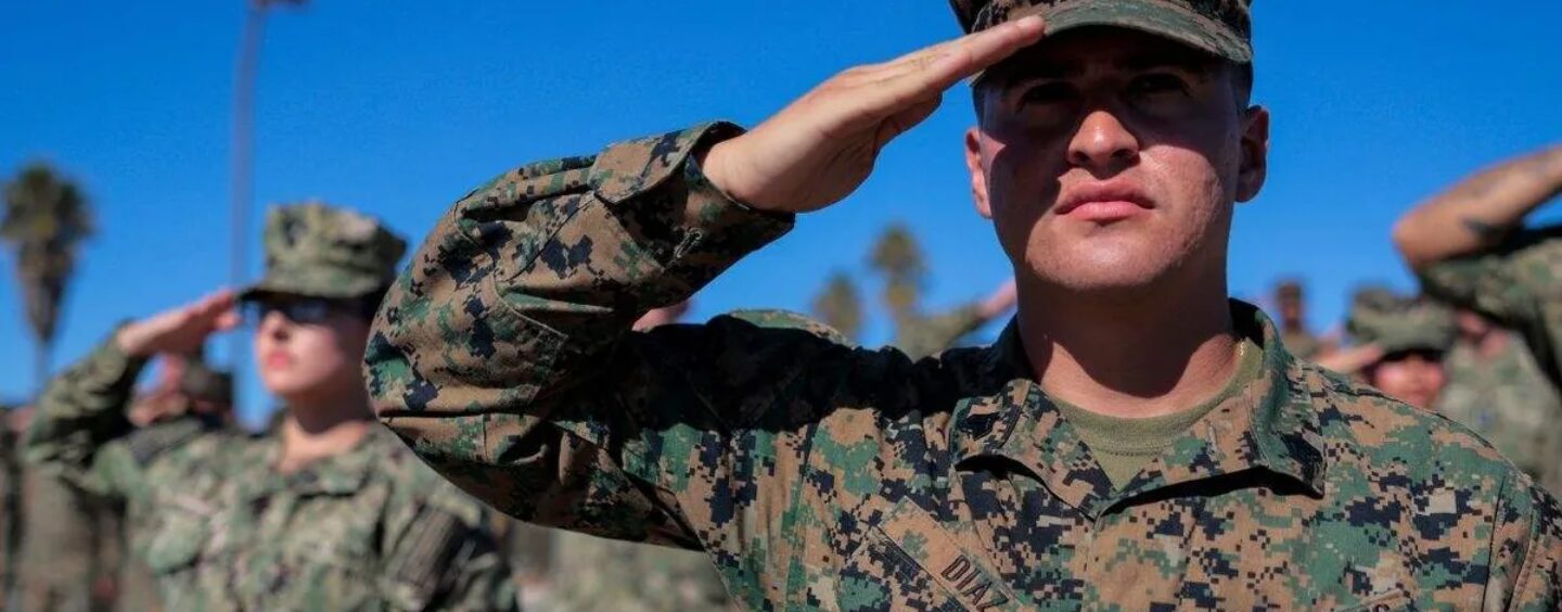 La cour d'appel de Washington maintient l'interdiction militaire imposée par Trump aux transgenres malgré la dissidence cinglante d'un juge