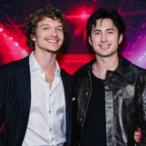 Les stars de Heated Rivalry remercient le bar gay WeHo d'avoir « tweeté sur nos fesses »