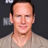 Patrick Wilson porte un short blanc moulant dans une vidéo d'entraînement sexy