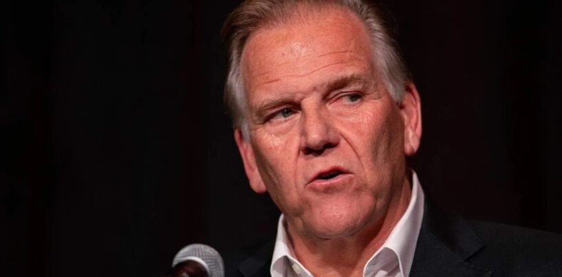 Le candidat républicain du Michigan au Sénat américain, Mike Rogers, s'entoure d'opposants inconditionnels aux droits LGBTQ+