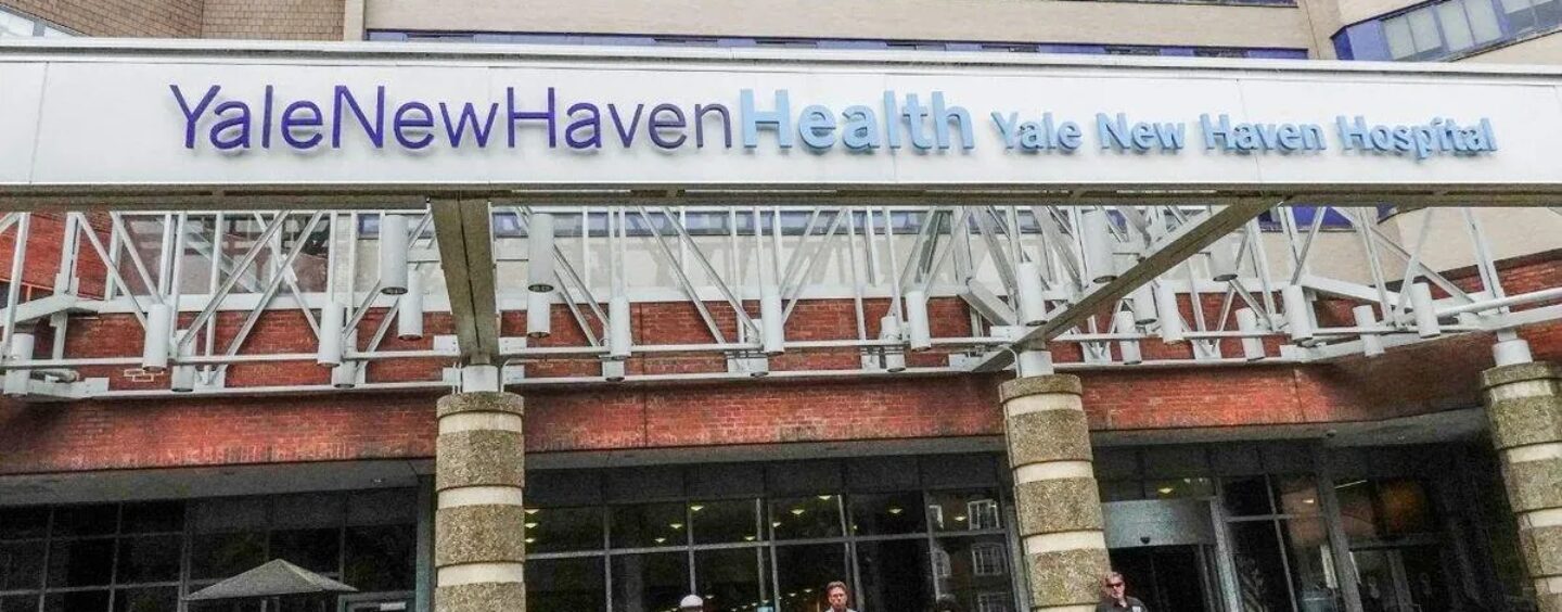 Les hôpitaux du Connecticut poursuivis en justice après avoir coupé l'accès aux soins aux jeunes transgenres, malgré les protections de l'État