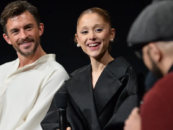 Ariana Grande et Jonathan Bailey en pourparlers pour jouer dans une comédie musicale du West End