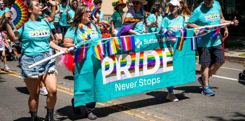 Un hôpital californien poursuivra les soins d'affirmation de genre pour les jeunes après les protestations des familles