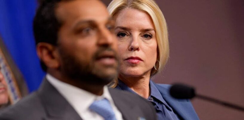 Pam Bondi veut mettre une prime du FBI sur les personnes transgenres et leurs alliés, selon une fuite