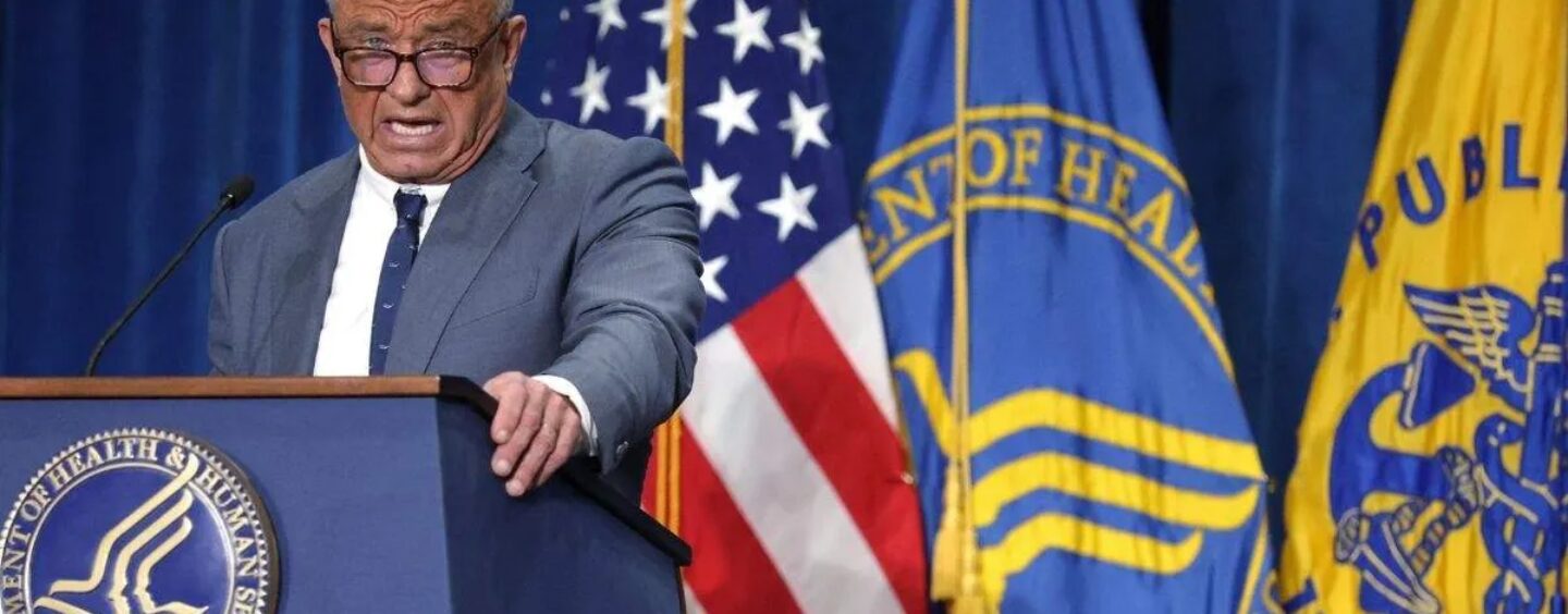 Expert en politique de santé auprès de RFK Jr. : On ne peut pas interdire les soins aux jeunes trans de cette façon